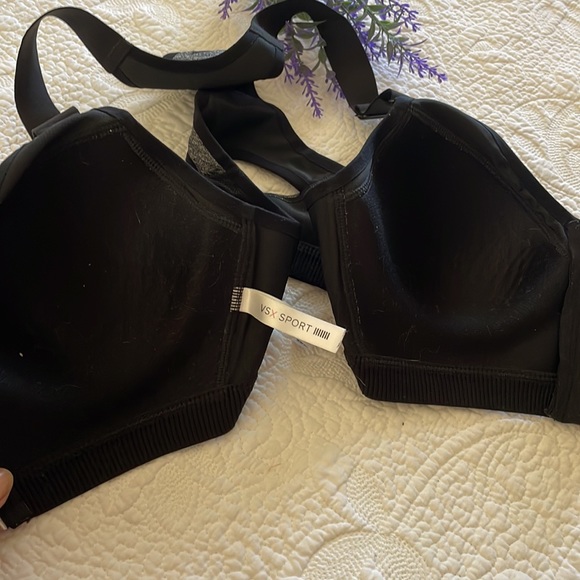 VICTORIA’S SECRET VSX SPORT Zip front sports bra, size 34B, excellent condition! - Picture 9 of 10